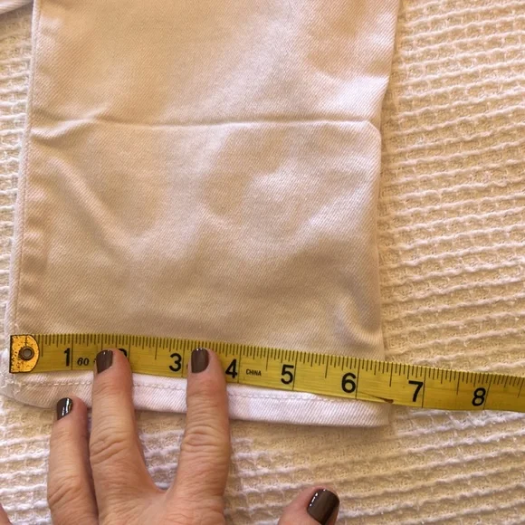 Kut from the Kloth white cropped Jeans. Cameron straight leg. Mid rise - Picture 13 of 14